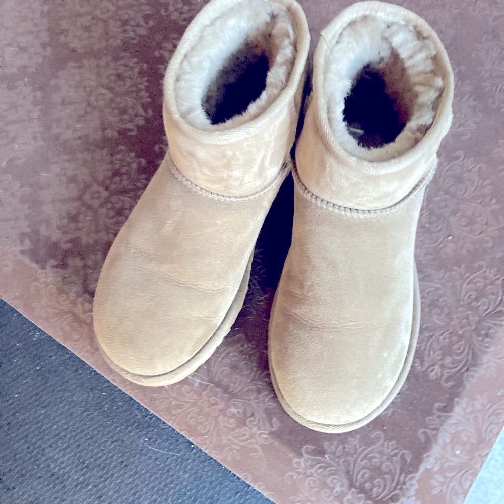 Ugg short boots in dark olive/ brown size 7